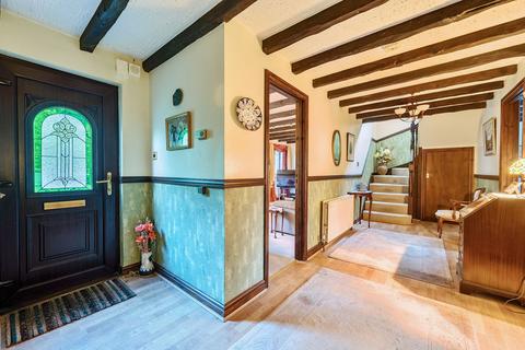 15 Hilltop Walk, Woldingham, Caterham, CR3 7LJ