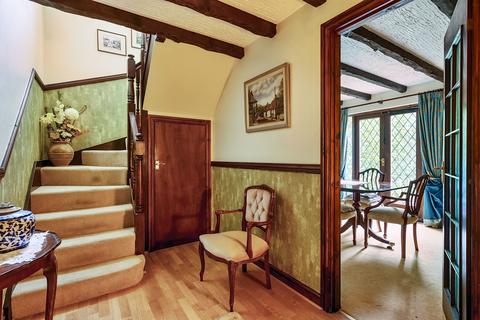 15 Hilltop Walk, Woldingham, Caterham, CR3 7LJ