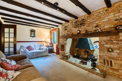 15 Hilltop Walk, Woldingham, Caterham, CR3 7LJ