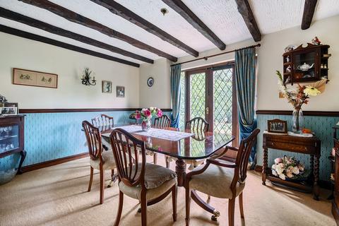 15 Hilltop Walk, Woldingham, Caterham, CR3 7LJ