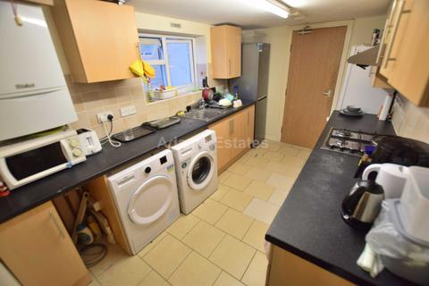 6 bedroom terraced house to rent, De Beauvoir Road, Reading