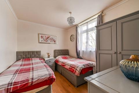 2 bedroom flat for sale, Carminia Road, Heaver Estate, London, SW17