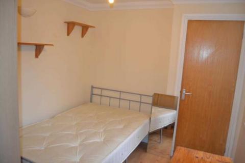 3 bedroom flat to rent, Bedford Street, Y Rhath, Cardiff