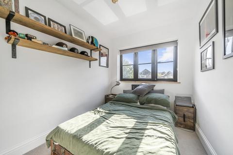 1 Birch Circle, Godalming, GU7 3NS
