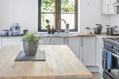 1 Birch Circle, Godalming, GU7 3NS