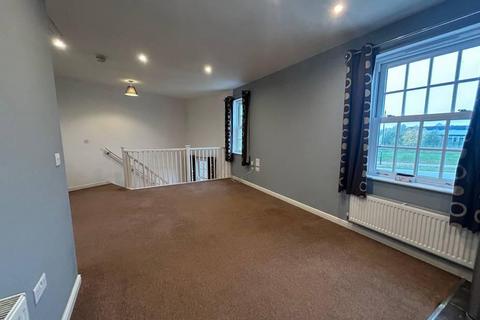 2 bedroom maisonette to rent, Greenkeepers Road, Great Denham