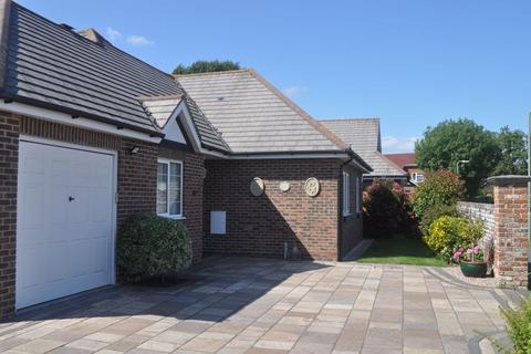 3 bedroom bungalow to rent, South  Hayling Island, Hants