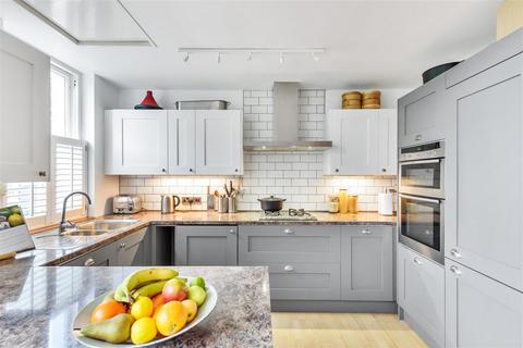 3 bedroom flat for sale, Brondesbury Road, London, NW6