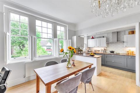 3 bedroom flat for sale, Brondesbury Road, London, NW6