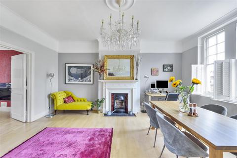 3 bedroom flat for sale, Brondesbury Road, London, NW6