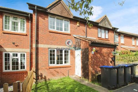 2 bedroom terraced house to rent, Thorn Drive, Slough.