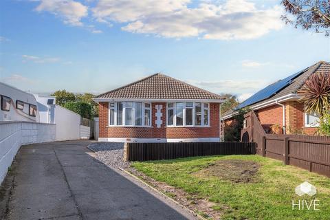 3 bedroom bungalow for sale, Woodlands Crescent, Poole BH15