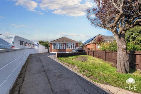 3 bedroom bungalow for sale, Woodlands Crescent, Poole BH15