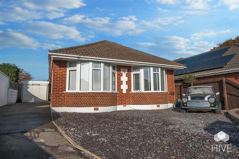 3 bedroom bungalow for sale, Woodlands Crescent, Poole BH15