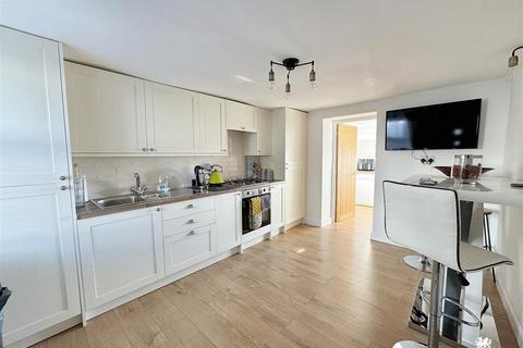 2 bedroom end of terrace house for sale, High Street, St. Clears, Carmarthen