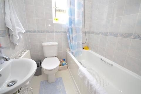 2 bedroom maisonette to rent, Granton Avenue, Upminster, Essex, RM14