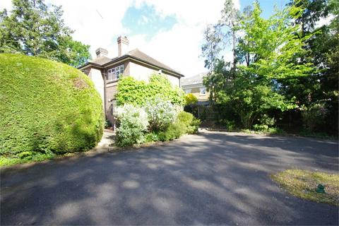 3 bedroom detached house to rent, Ducks Hill Road, Northwood, HA6