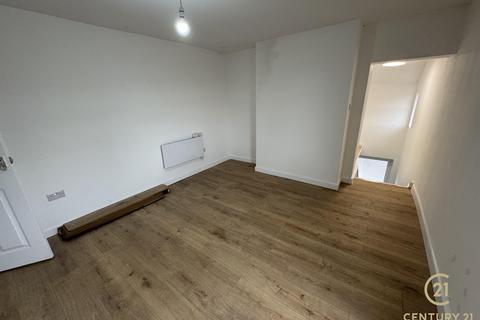 5 bedroom apartment to rent, Whitton Road, HOUNSLOW TW3