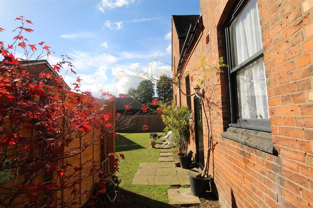 Entrance to rear garden