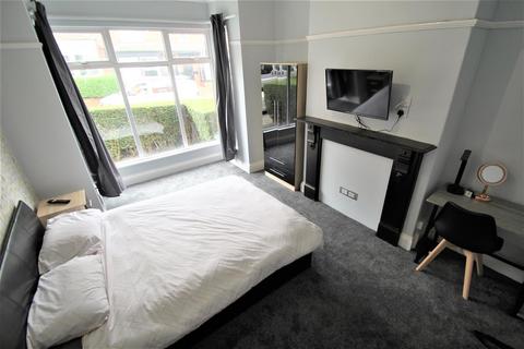 5 bedroom terraced house to rent, Headingley Avenue, Headingley, Leeds LS6 3ER