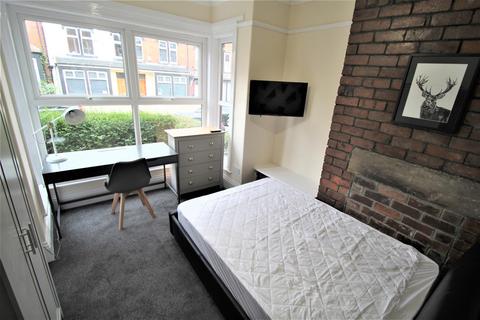 5 bedroom terraced house to rent, Headingley Avenue, Headingley, Leeds, LS6 3ER