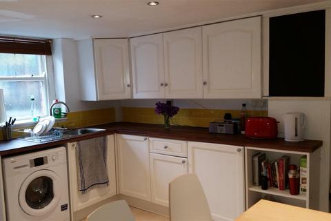 5 bedroom terraced house to rent, Headingley Mount, Headingley, Leeds, LS6 3EL