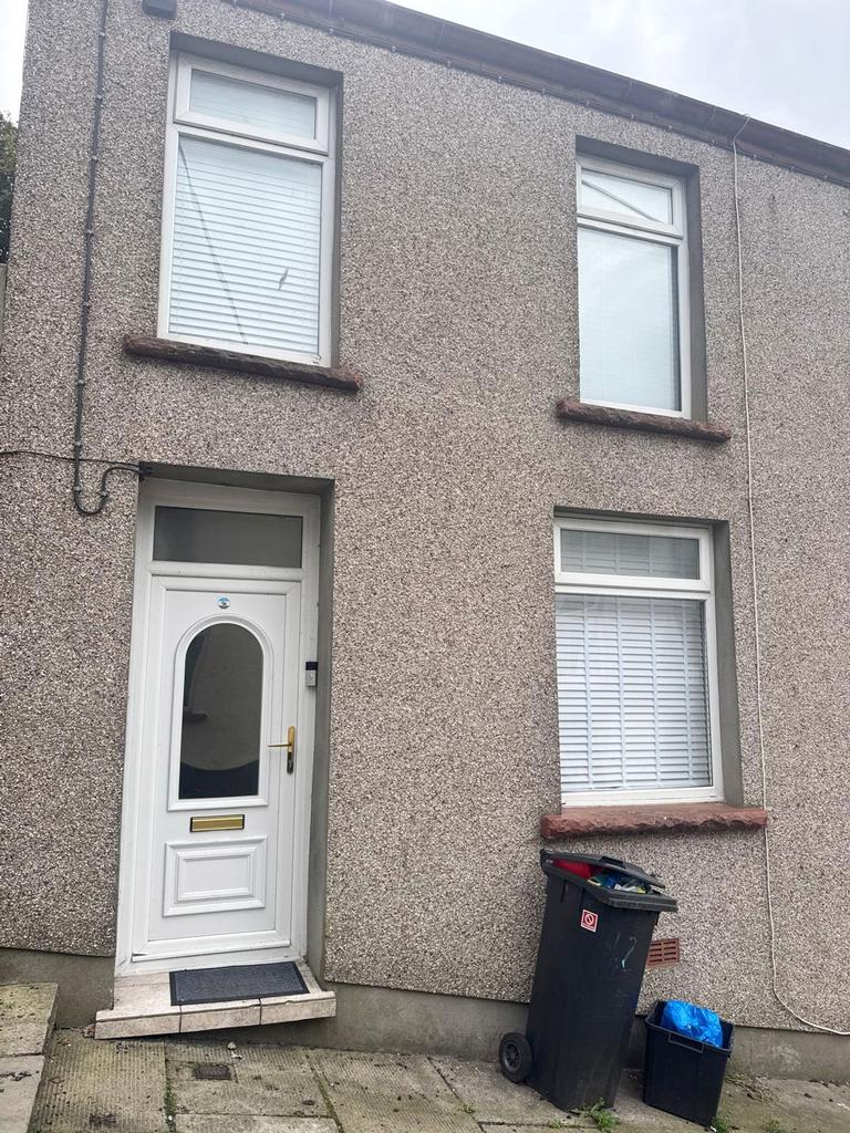 Regent Street, Dowlais, CF48 3 bed terraced house to rent £750 pcm (£