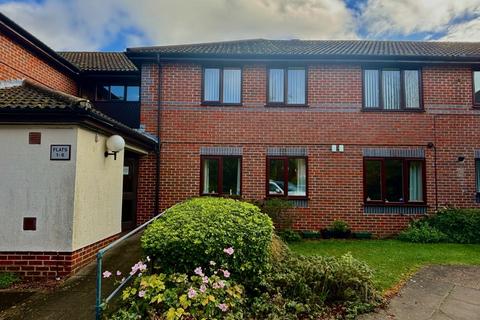 2 bedroom retirement property for sale, The Doultons Octavia Way, Staines-upon-Thames, Surrey, TW18