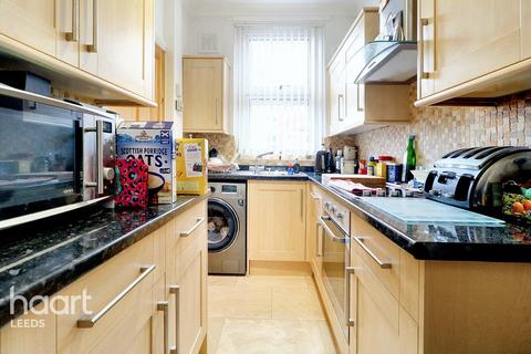 2 bedroom terraced house for sale, Vinery Grove, Leeds