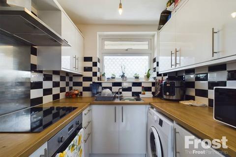 1 bedroom apartment for sale, Laleham Road, Staines-upon-Thames, Surrey, TW18