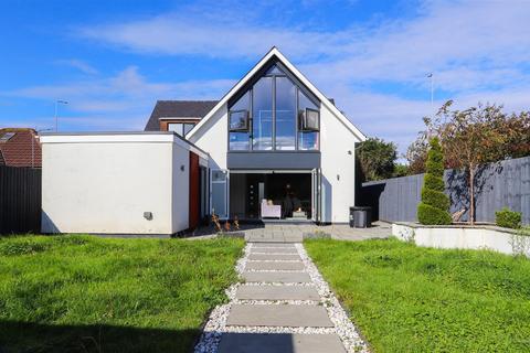 3 bedroom detached house for sale, Port Road West, Barry