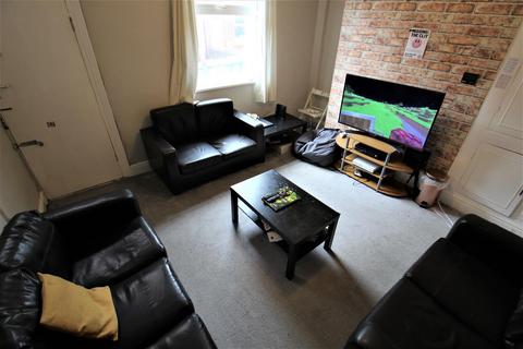 5 bedroom terraced house to rent, Hessle Place, Hyde Park, Leeds, LS6 1EU