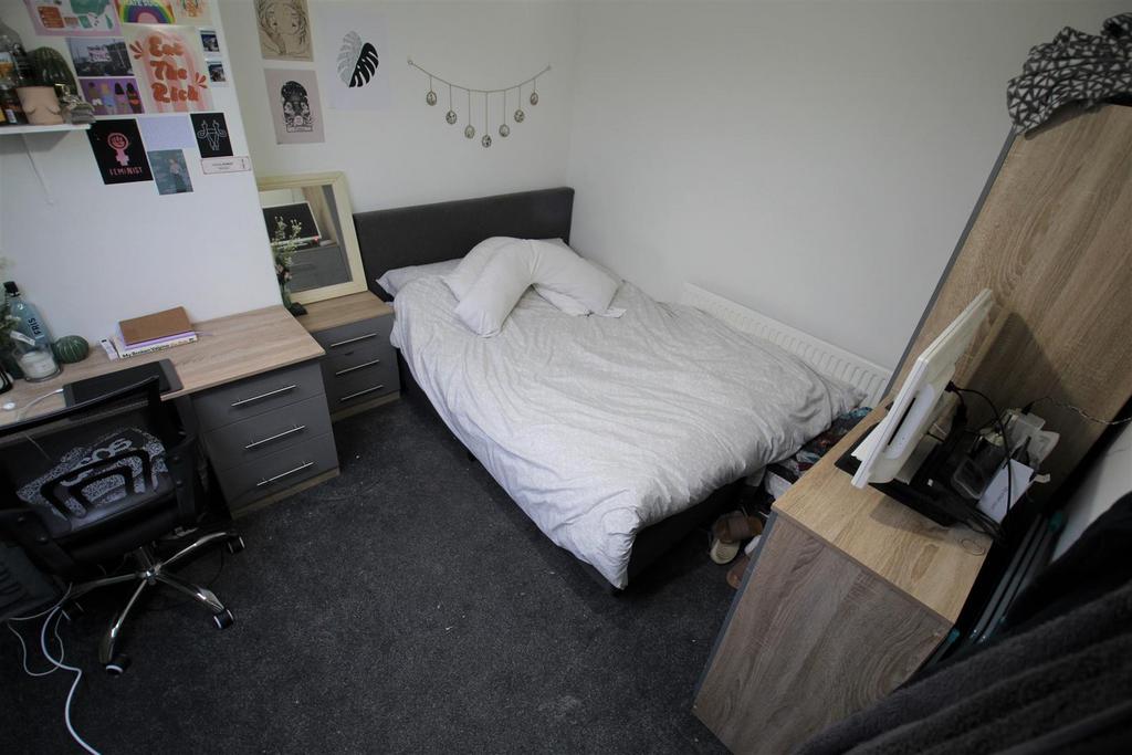 Bedroom 4.jpg