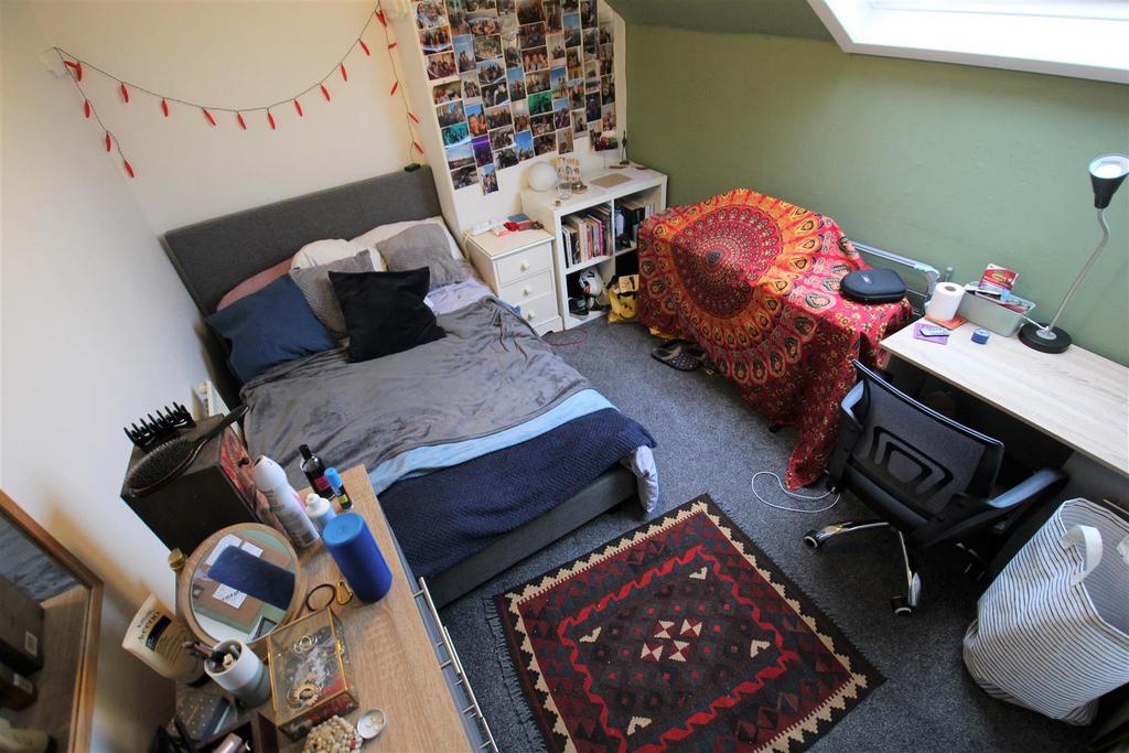 Bedroom 5.jpg