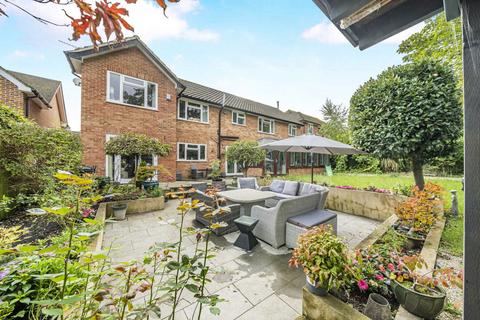 14 Alderside Walk, Englefield Green, Egham, TW20 0LY