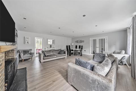 14 Alderside Walk, Englefield Green, Egham, TW20 0LY