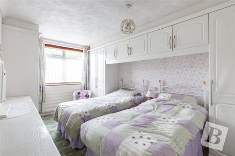 9 Hazel Close, Hornchurch, RM12 4QJ