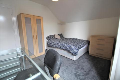 5 bedroom terraced house to rent, St Michaels Terrace, Headingley, Leeds, LS6 3BQ