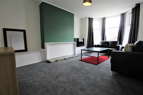 5 bedroom terraced house to rent, St Michaels Terrace, Headingley, Leeds, LS6 3BQ