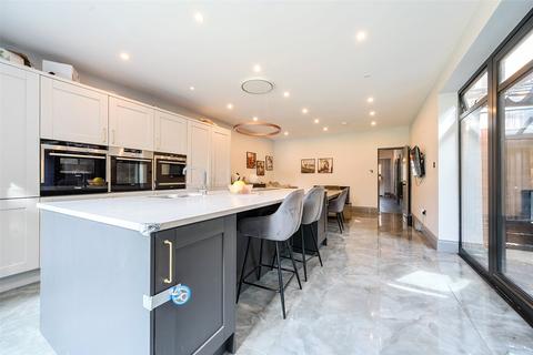 6 bedroom detached house for sale, Richmond Road, New Barnet, Hertfordshire, EN5