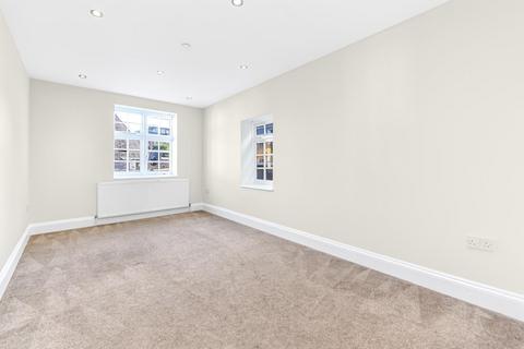 2 bedroom flat to rent, 134a High Street Uxbridge London