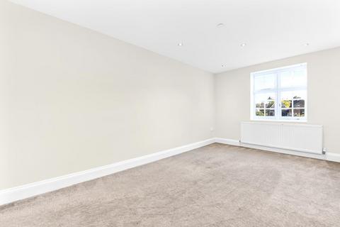 2 bedroom flat to rent, 134a High Street Uxbridge London