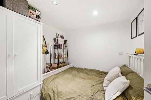 2 bedroom flat to rent, North End Road, London