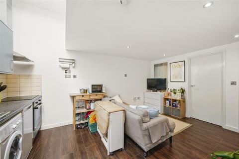 2 bedroom flat to rent, North End Road, London