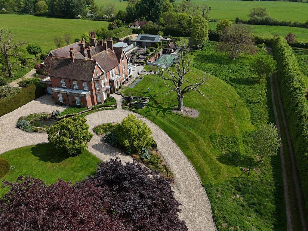 8 Bedroom house for rent