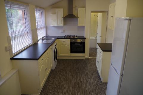 2 bedroom flat to rent, Victoria Road, Northampton NN1