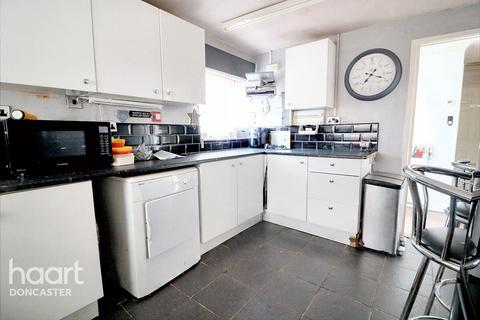 2 bedroom semi-detached bungalow for sale, Cranfield Close, Armthorpe, Doncaster