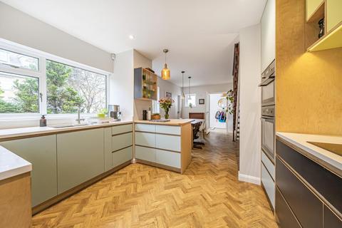 2 Grangewood Lane, Beckenham, BR3 1NT
