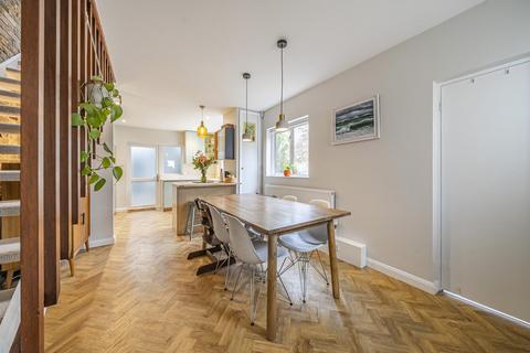 2 Grangewood Lane, Beckenham, BR3 1NT