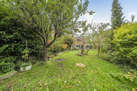2 Grangewood Lane, Beckenham, BR3 1NT
